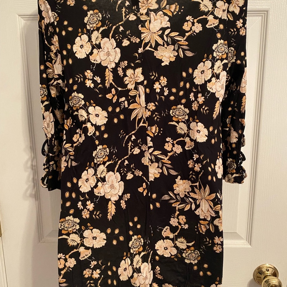 Flowered Top - Picture 3 of 3